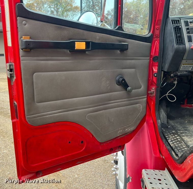 image for item NI9106 2004 Freightliner FL80  dump truck