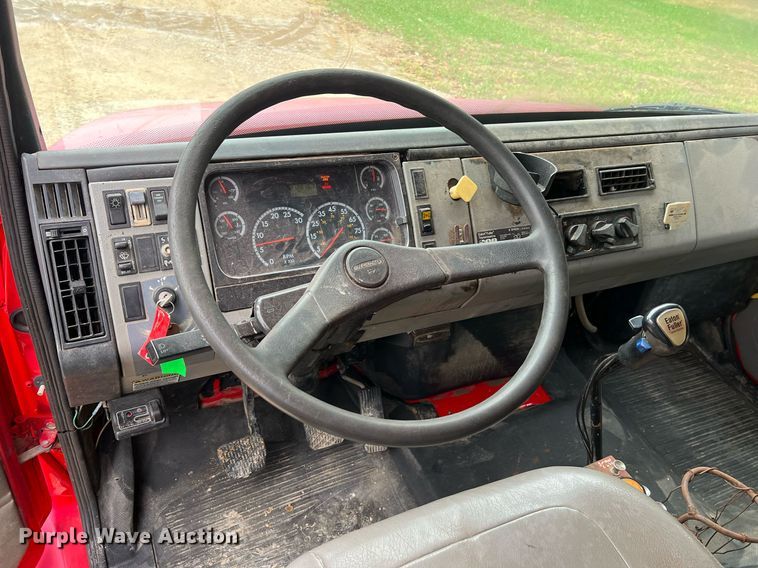 image for item NI9106 2004 Freightliner FL80  dump truck