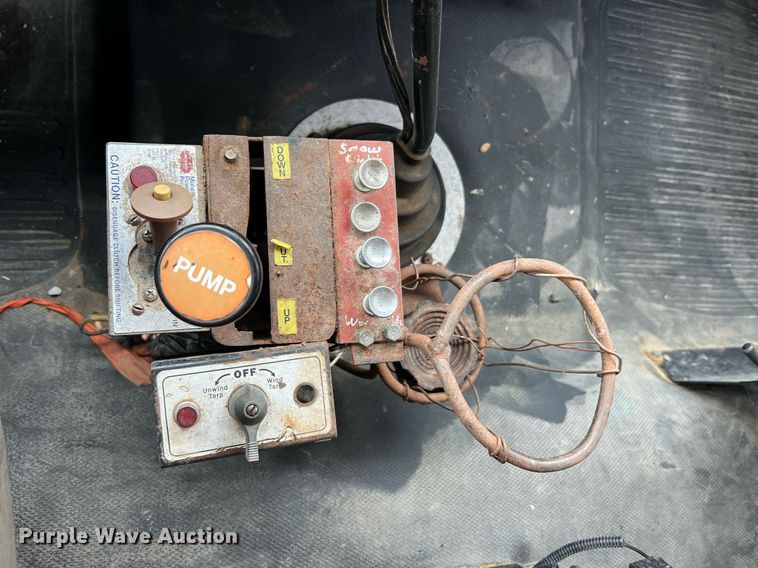 image for item NI9106 2004 Freightliner FL80  dump truck