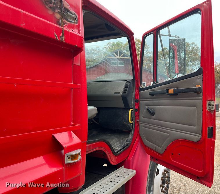 image for item NI9106 2004 Freightliner FL80  dump truck