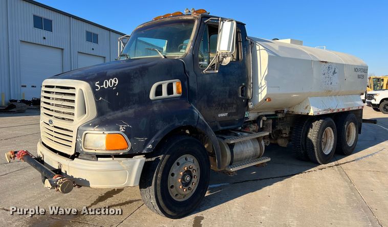 image for item NI9109 1998 Ford  water truck