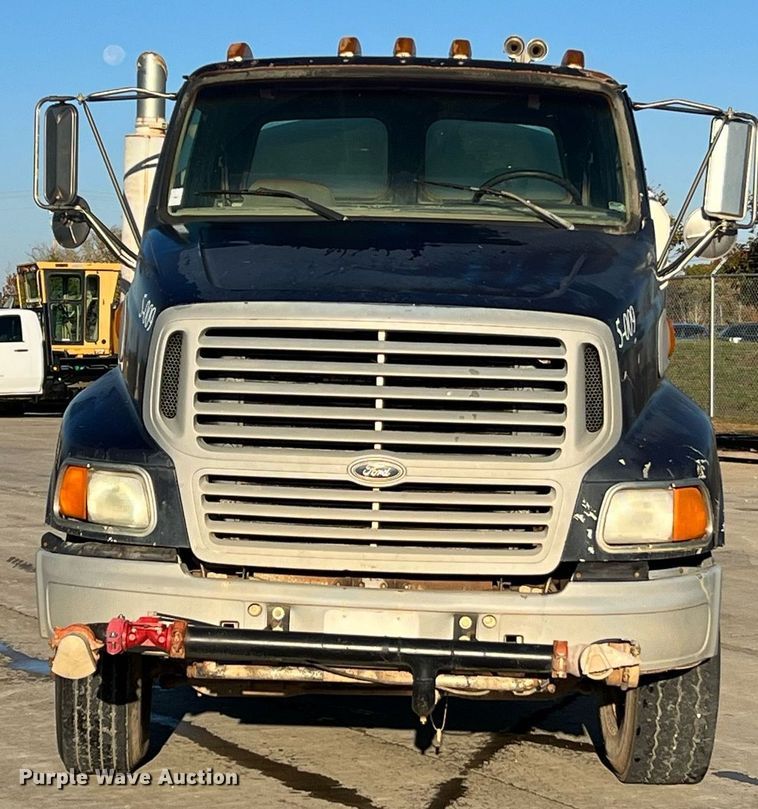 image for item NI9109 1998 Ford  water truck