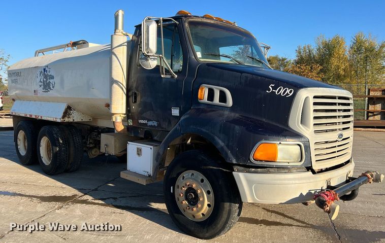 image for item NI9109 1998 Ford  water truck