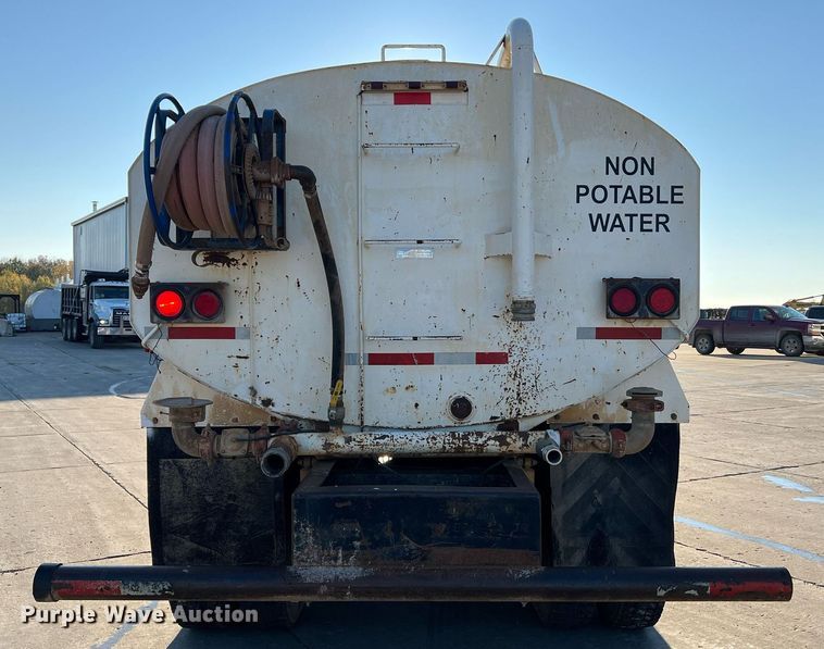 image for item NI9109 1998 Ford  water truck