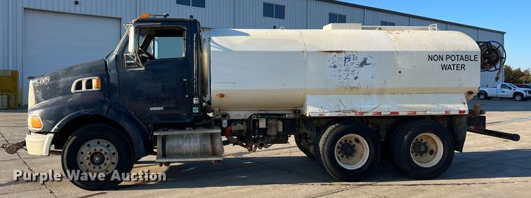 image for item NI9109 1998 Ford  water truck