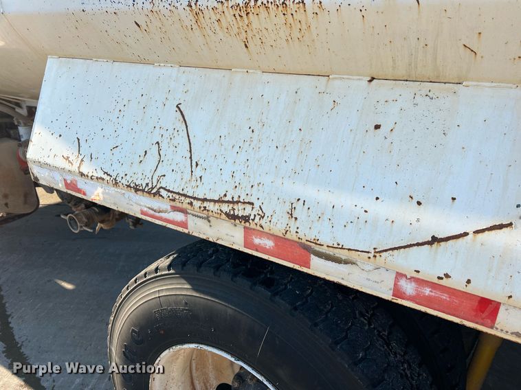 image for item NI9109 1998 Ford  water truck