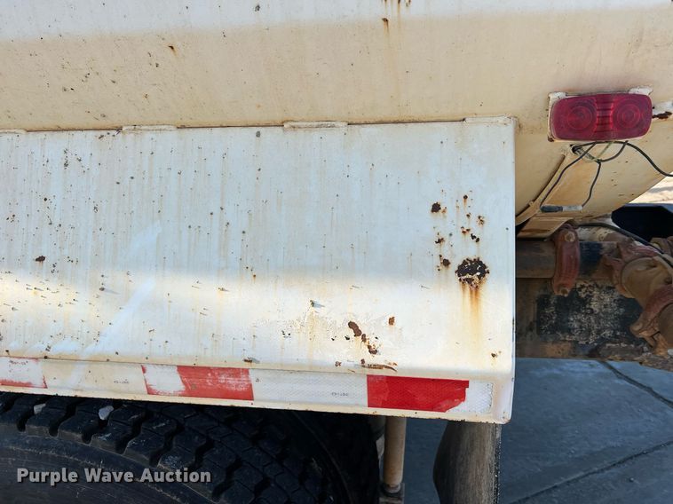 image for item NI9109 1998 Ford  water truck