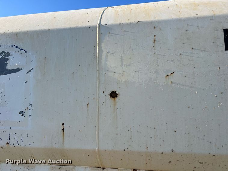 image for item NI9109 1998 Ford  water truck