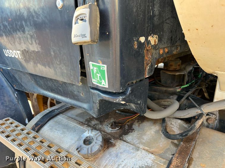 image for item NI9109 1998 Ford  water truck