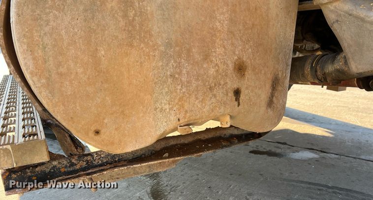 image for item NI9109 1998 Ford  water truck