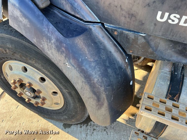 image for item NI9109 1998 Ford  water truck