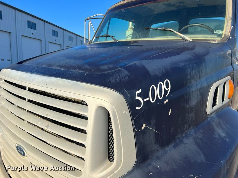 image for item NI9109 1998 Ford  water truck