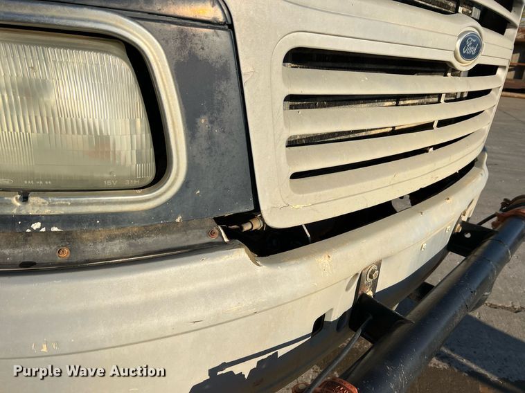 image for item NI9109 1998 Ford  water truck