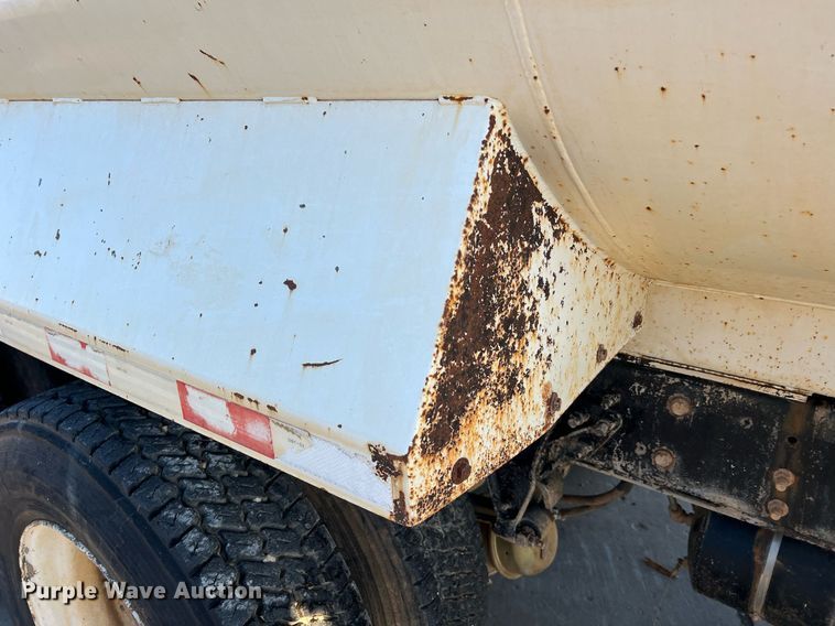 image for item NI9109 1998 Ford  water truck