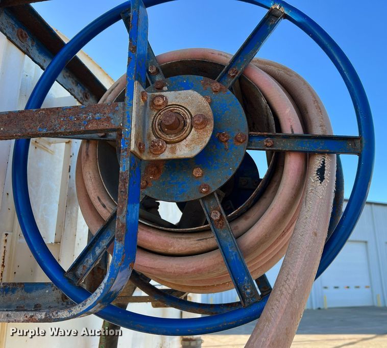 image for item NI9109 1998 Ford  water truck