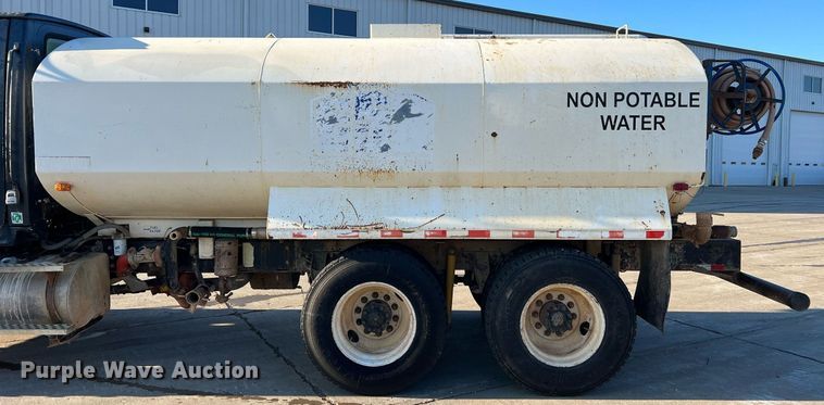 image for item NI9109 1998 Ford  water truck