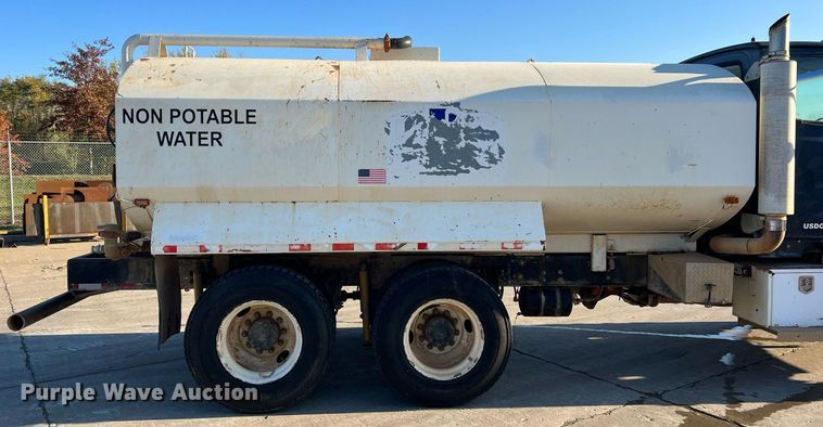 image for item NI9109 1998 Ford  water truck