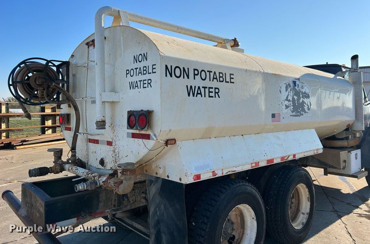 image for item NI9109 1998 Ford  water truck