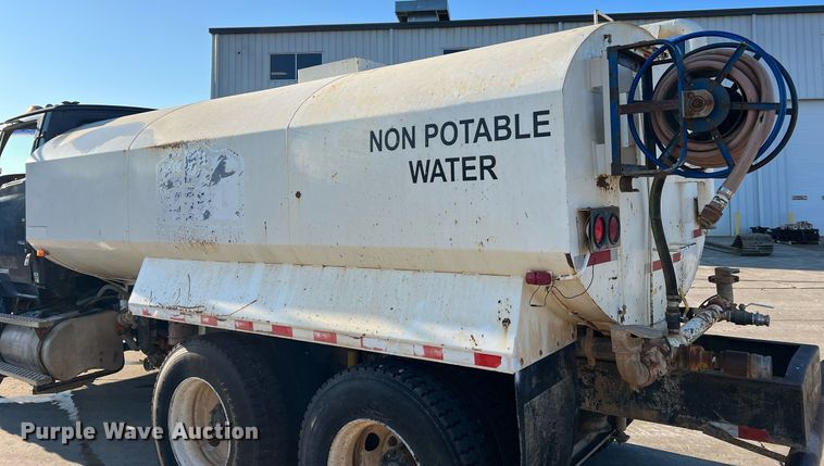 image for item NI9109 1998 Ford  water truck