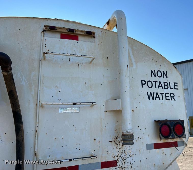 image for item NI9109 1998 Ford  water truck