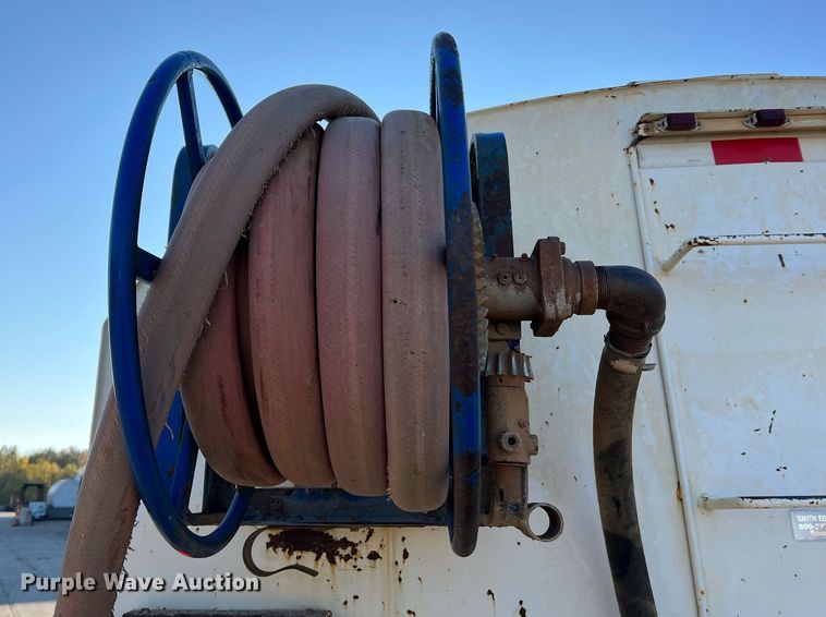 image for item NI9109 1998 Ford  water truck