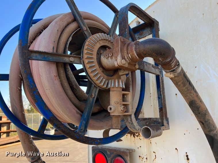 image for item NI9109 1998 Ford  water truck