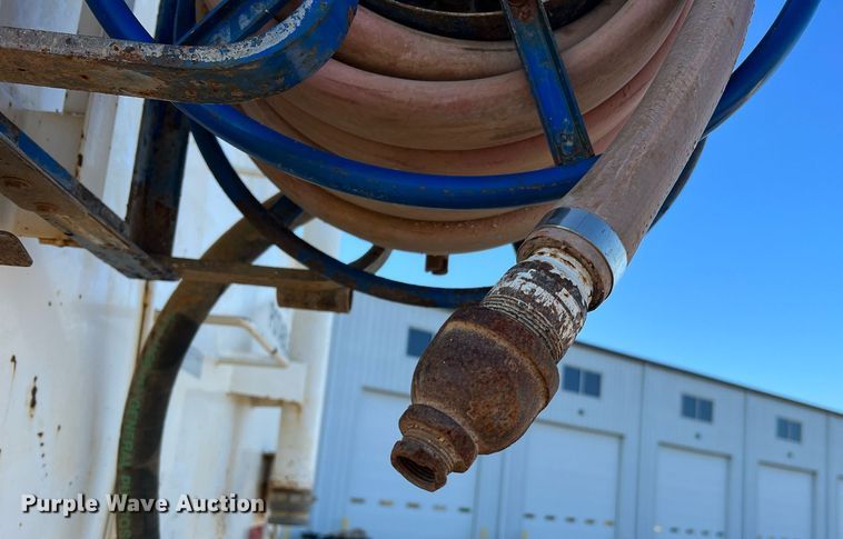 image for item NI9109 1998 Ford  water truck