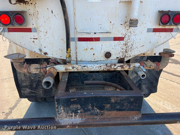 image for item NI9109 1998 Ford  water truck