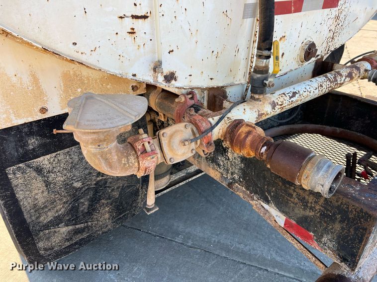 image for item NI9109 1998 Ford  water truck