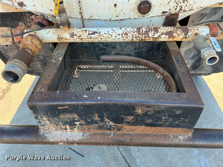 image for item NI9109 1998 Ford  water truck