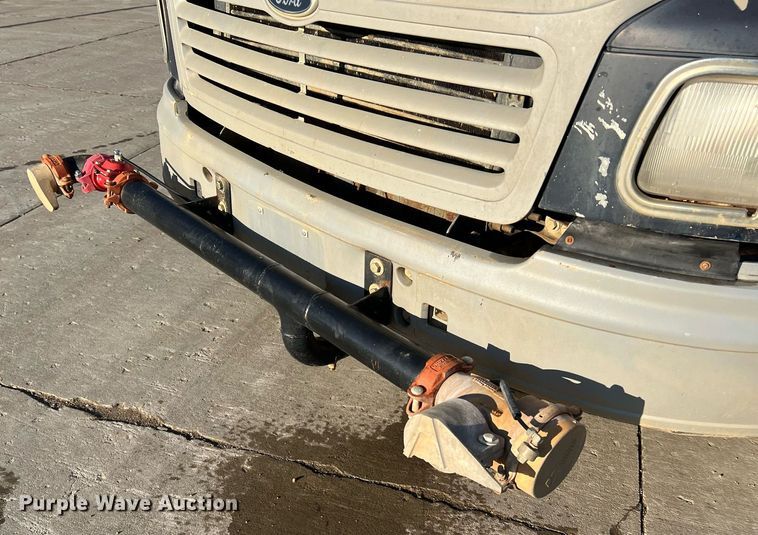 image for item NI9109 1998 Ford  water truck