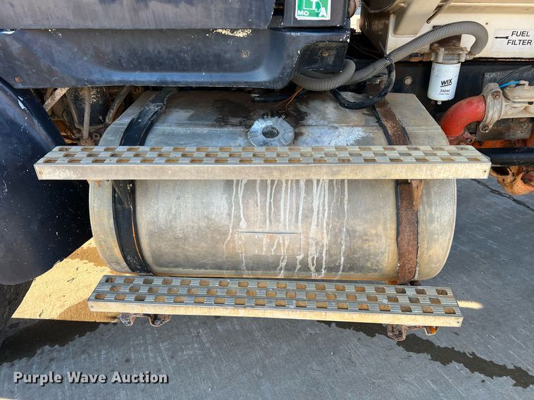 image for item NI9109 1998 Ford  water truck