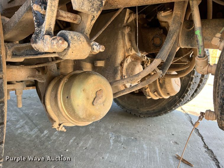 image for item NI9109 1998 Ford  water truck