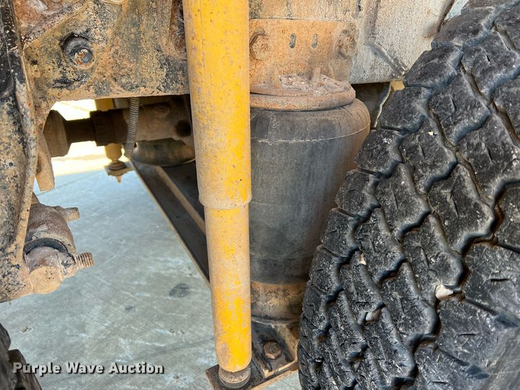 image for item NI9109 1998 Ford  water truck