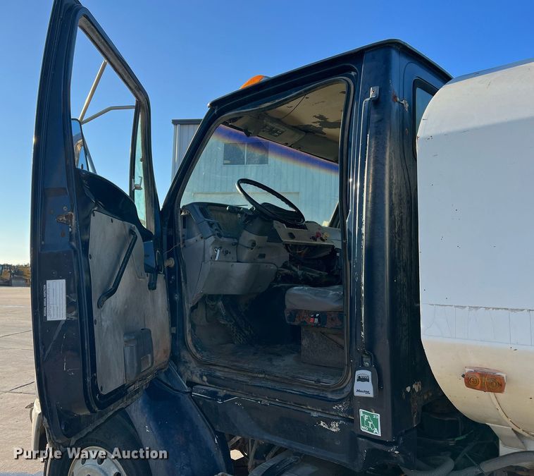 image for item NI9109 1998 Ford  water truck