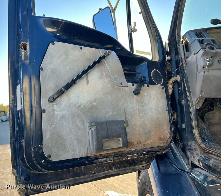 image for item NI9109 1998 Ford  water truck