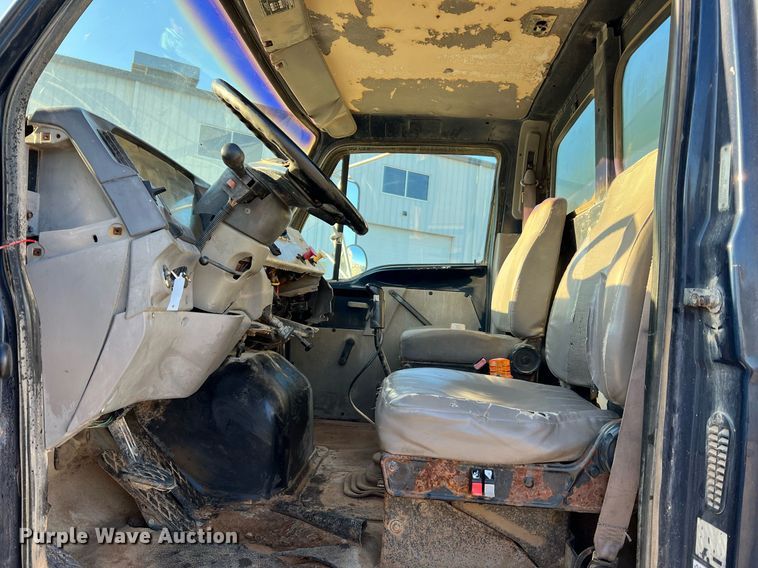 image for item NI9109 1998 Ford  water truck