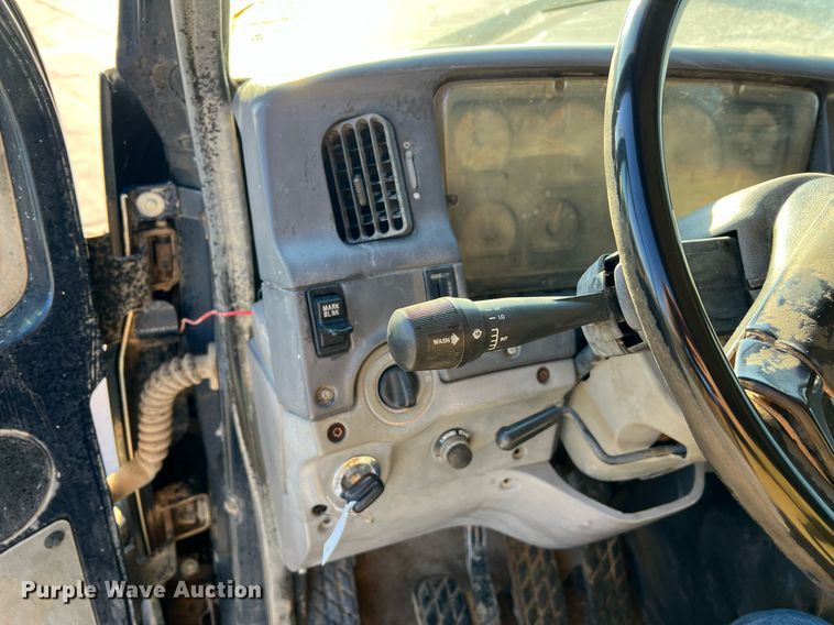 image for item NI9109 1998 Ford  water truck