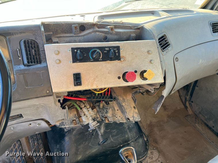 image for item NI9109 1998 Ford  water truck