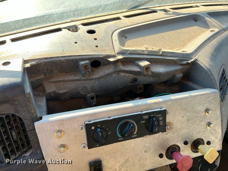 image for item NI9109 1998 Ford  water truck