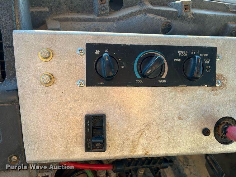 image for item NI9109 1998 Ford  water truck