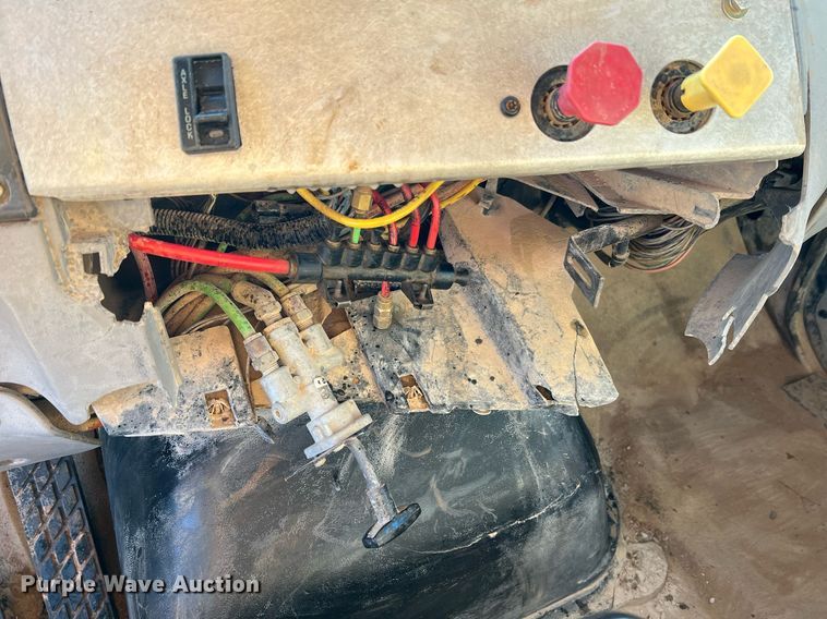 image for item NI9109 1998 Ford  water truck