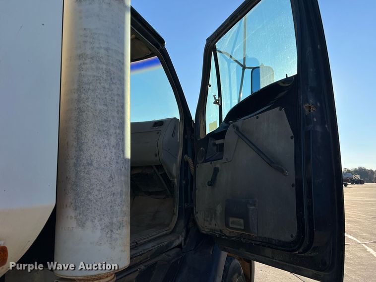 image for item NI9109 1998 Ford  water truck