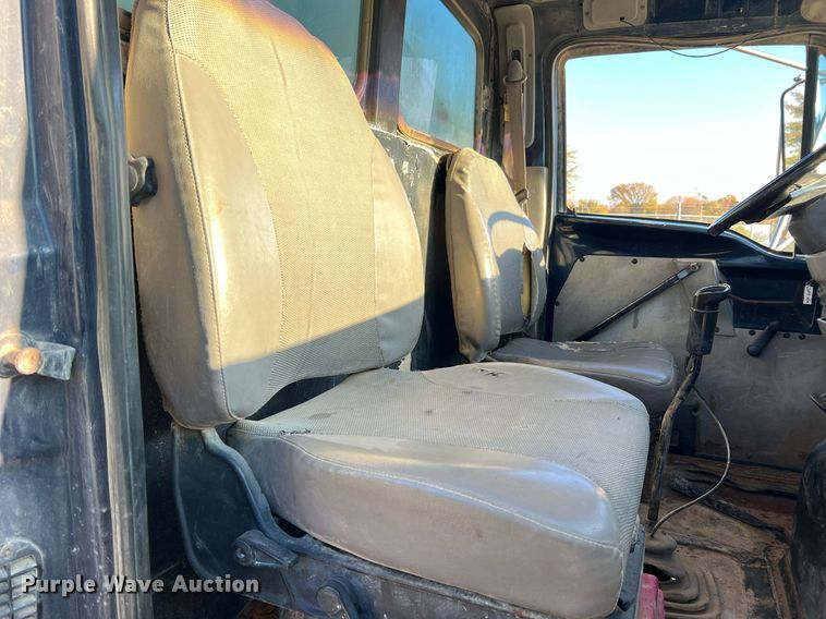 image for item NI9109 1998 Ford  water truck