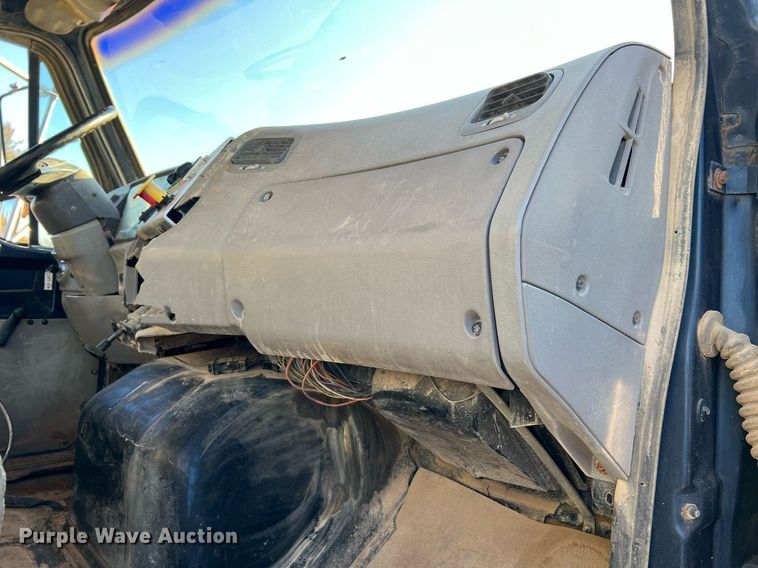 image for item NI9109 1998 Ford  water truck