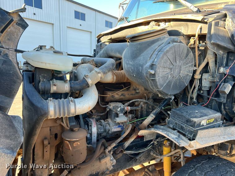 image for item NI9109 1998 Ford  water truck