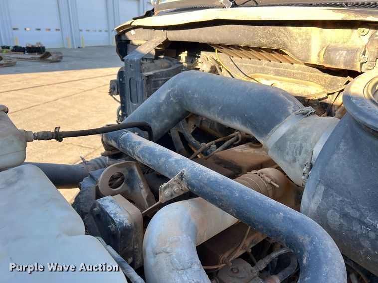 image for item NI9109 1998 Ford  water truck