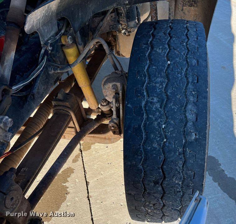 image for item NI9109 1998 Ford  water truck