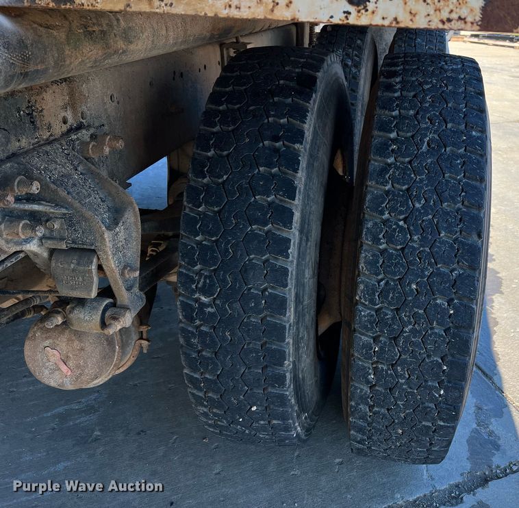 image for item NI9109 1998 Ford  water truck