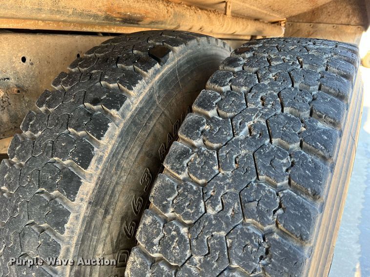 image for item NI9109 1998 Ford  water truck